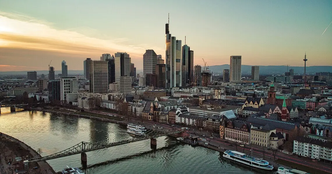 frankfurt-fr09-post-8632 Frankfurt aus der Luft mit Main — Frankfurt