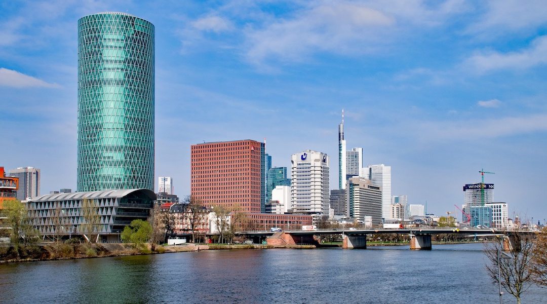 Herbst am Main: das Frankfurter Mainufer