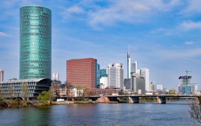 Herbst am Main: das Frankfurter Mainufer