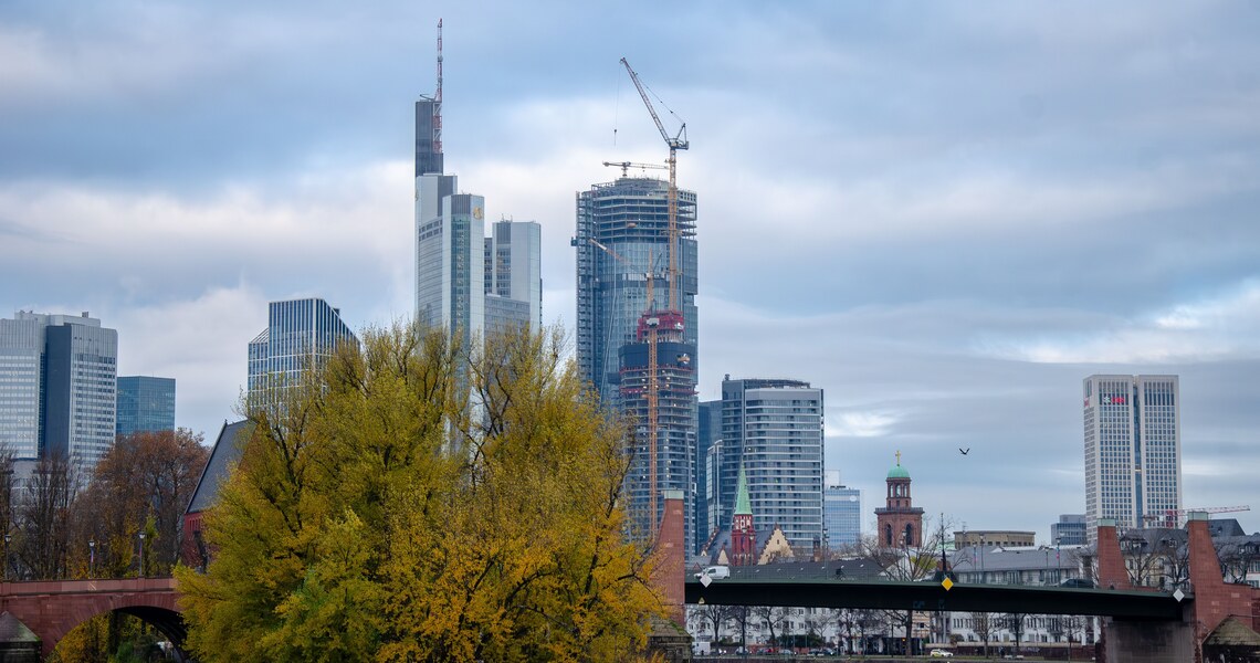 News 1 Frankfurter Skyline am Mainufer — Frankfurt