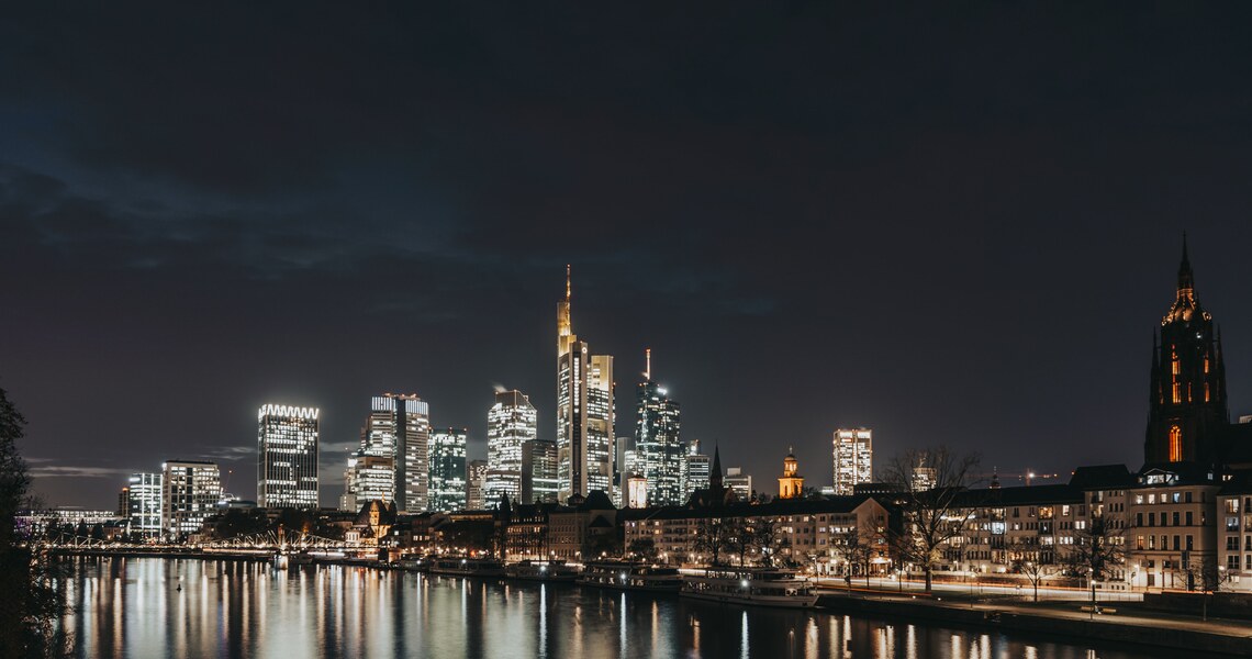 News 10 Frankfurter Skyline bei Nacht — Frankfurt