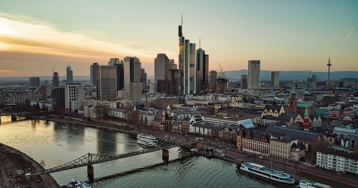 News 9 Frankfurt aus der Luft mit Main — Frankfurt